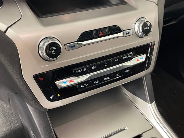 Certified 2023 Ford Explorer XLT w/ Equipment Group 202A AWD/4WD image 8