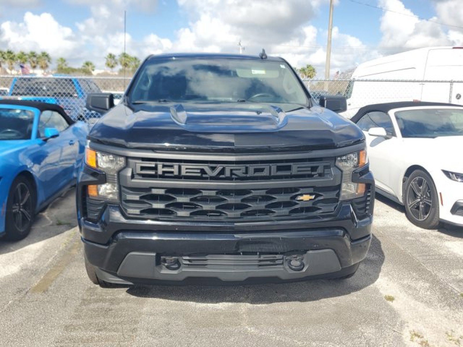 Used 2022 Chevrolet Silverado 1500 Custom image 3