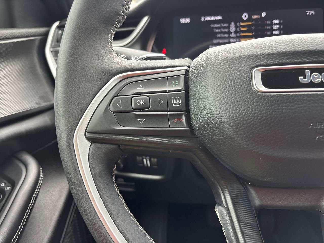 Used 2025 Jeep Grand Cherokee Laredo X w/ Luxury Tech Group I RWD image 27