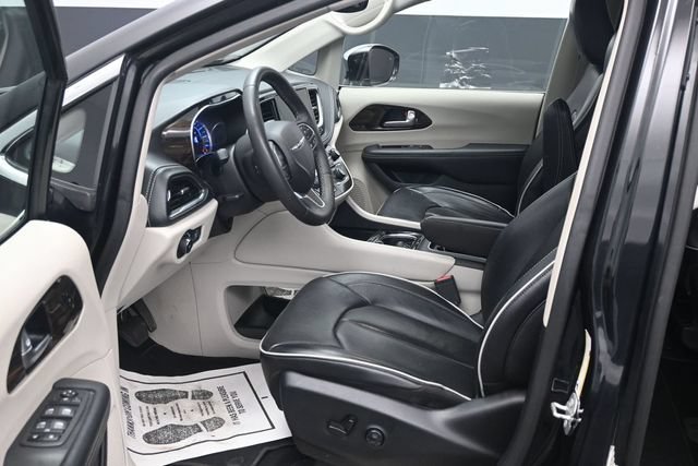 Used 2023 Chrysler Pacifica Limited FWD image 6