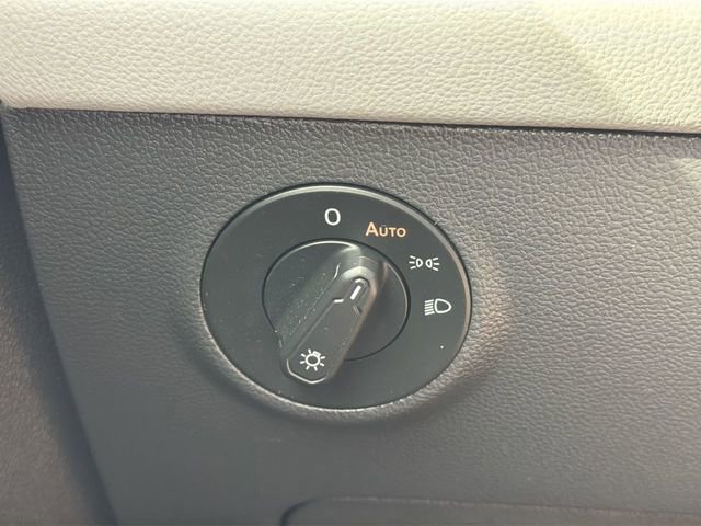 Used 2022 Volkswagen Taos SE image 19