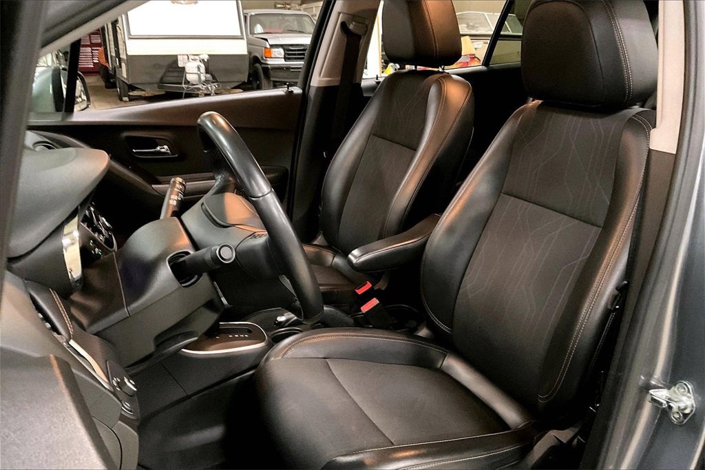 Used 2019 Chevrolet Trax LT w/ LT Convenience Package image 23