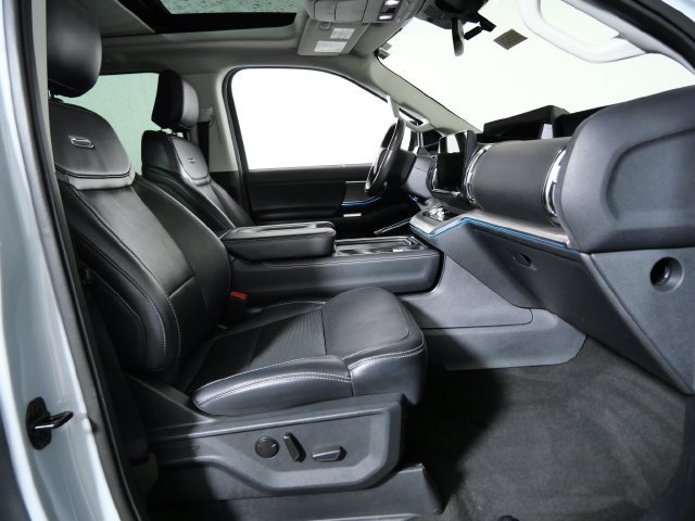 Certified 2025 Ford Expedition Platinum AWD/4WD image 10