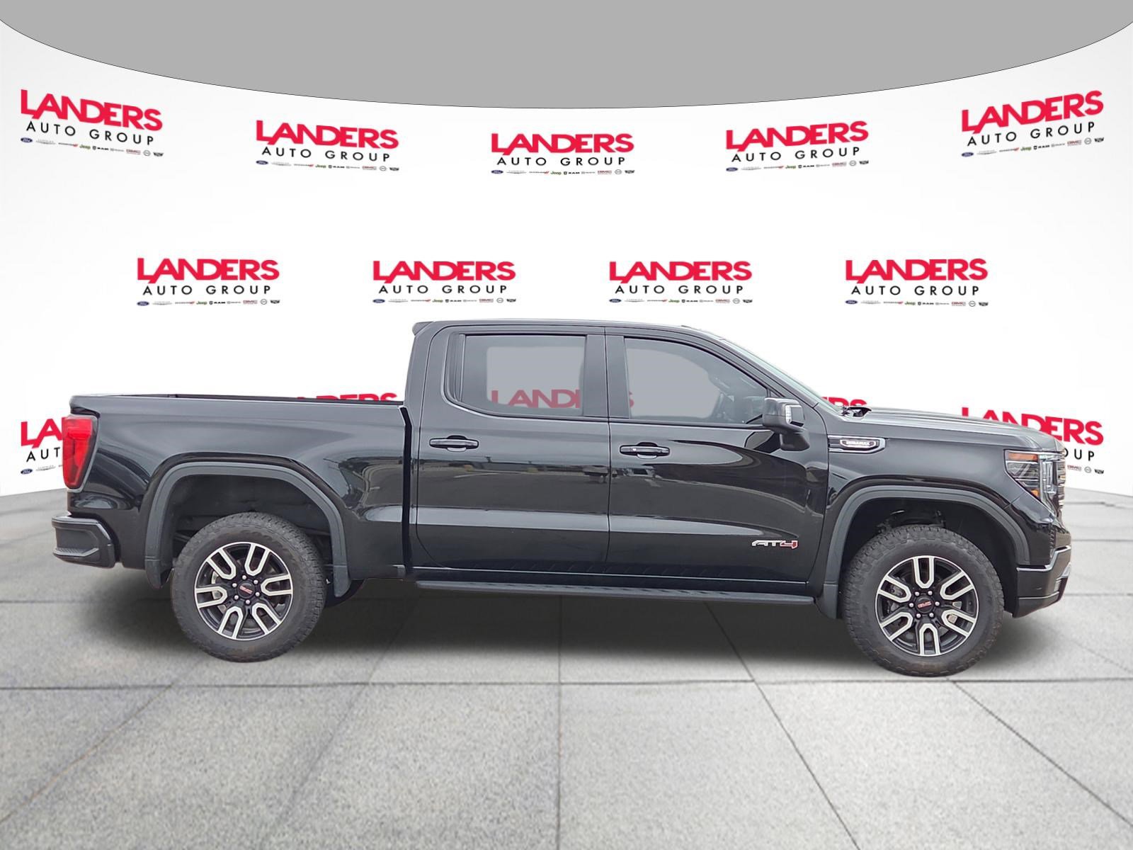 Used 2022 GMC Sierra 1500 AT4 w/ AT4 Preferred Package AWD/4WD image 2