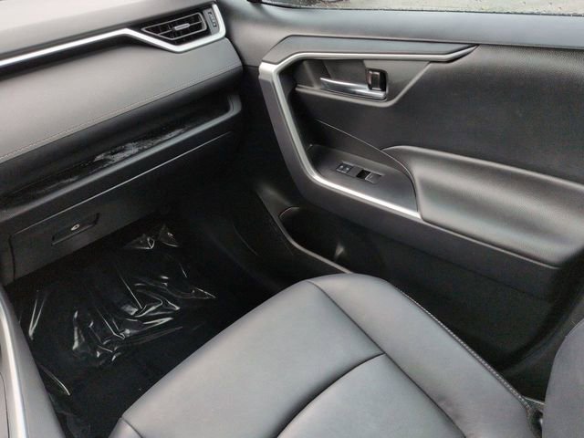 Used 2022 Toyota RAV4 XLE Premium AWD/4WD image 17