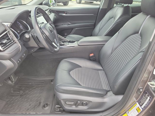 Used 2020 Toyota Camry SE FWD image 23