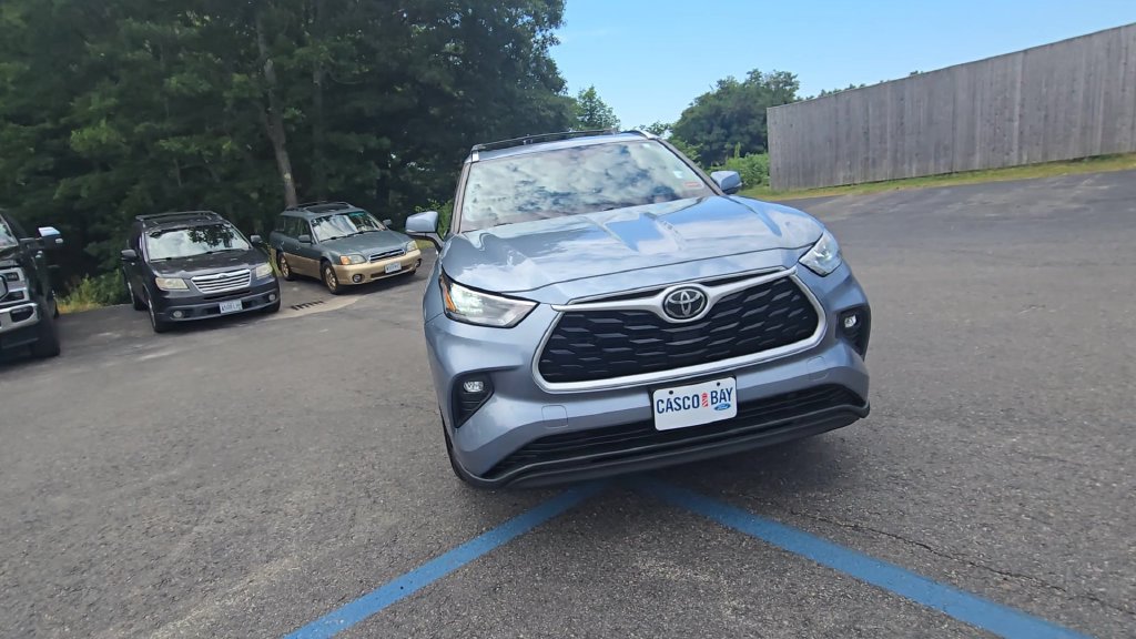 Used 2020 Toyota Highlander XLE AWD/4WD image 14