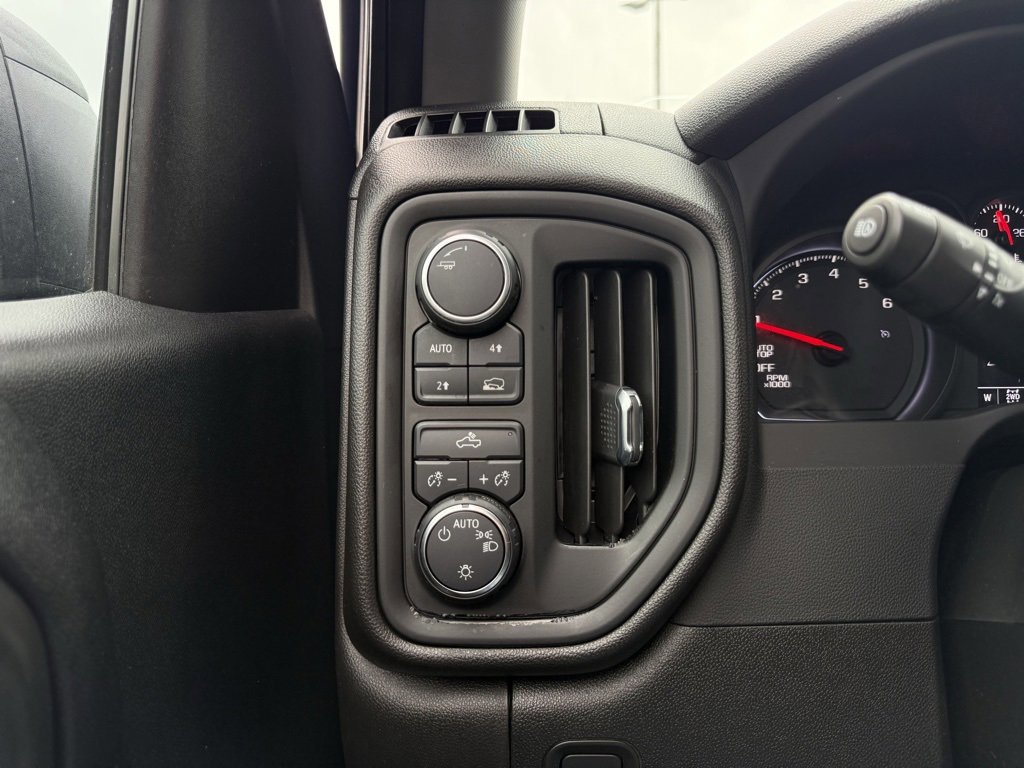Used 2022 Chevrolet Silverado 1500 Custom image 13