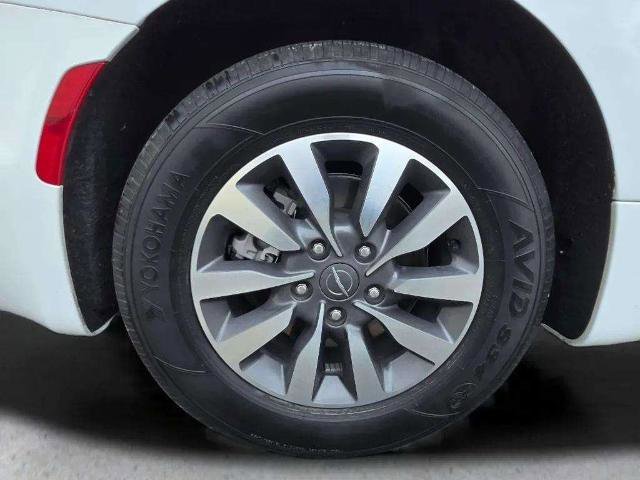 Used 2024 Chrysler Pacifica SELECT image 32