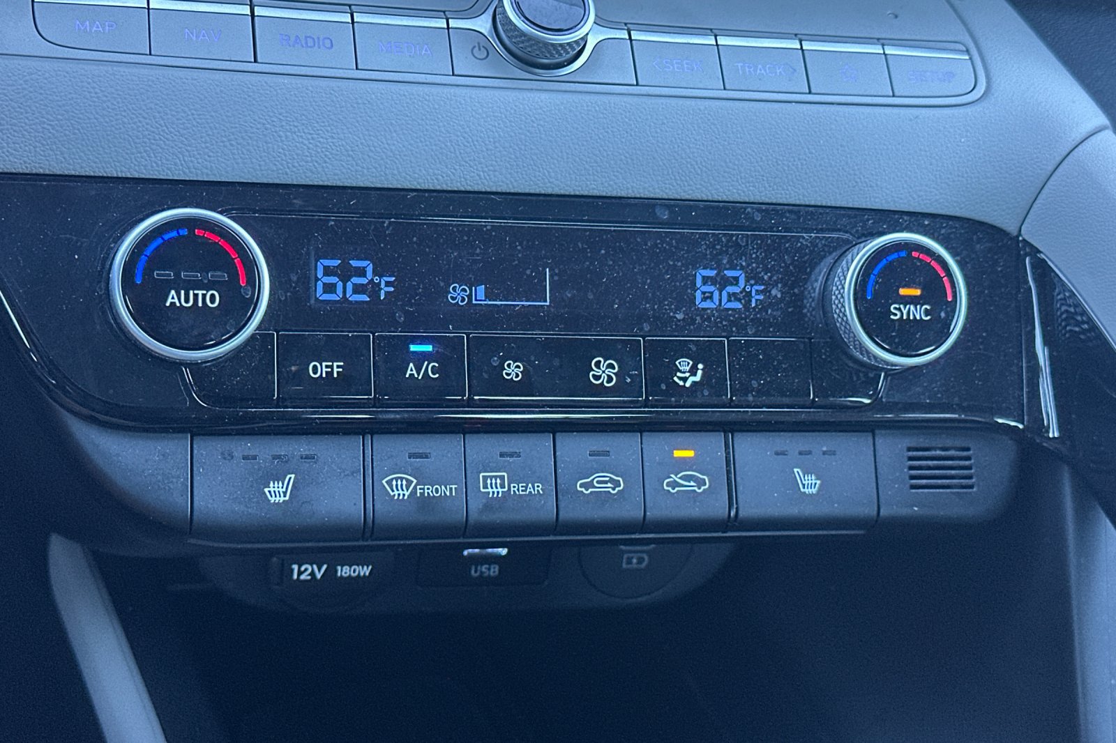 Used 2024 Hyundai Elantra Limited FWD image 18
