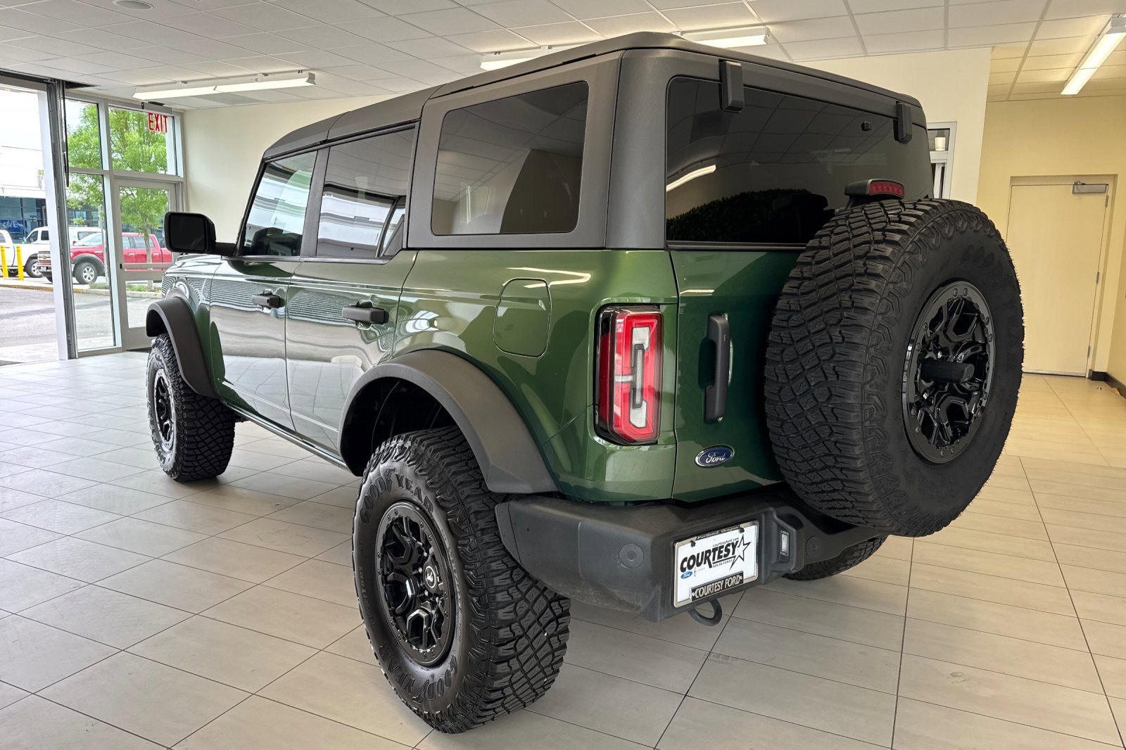 Certified 2023 Ford Bronco Wildtrak AWD/4WD image 6