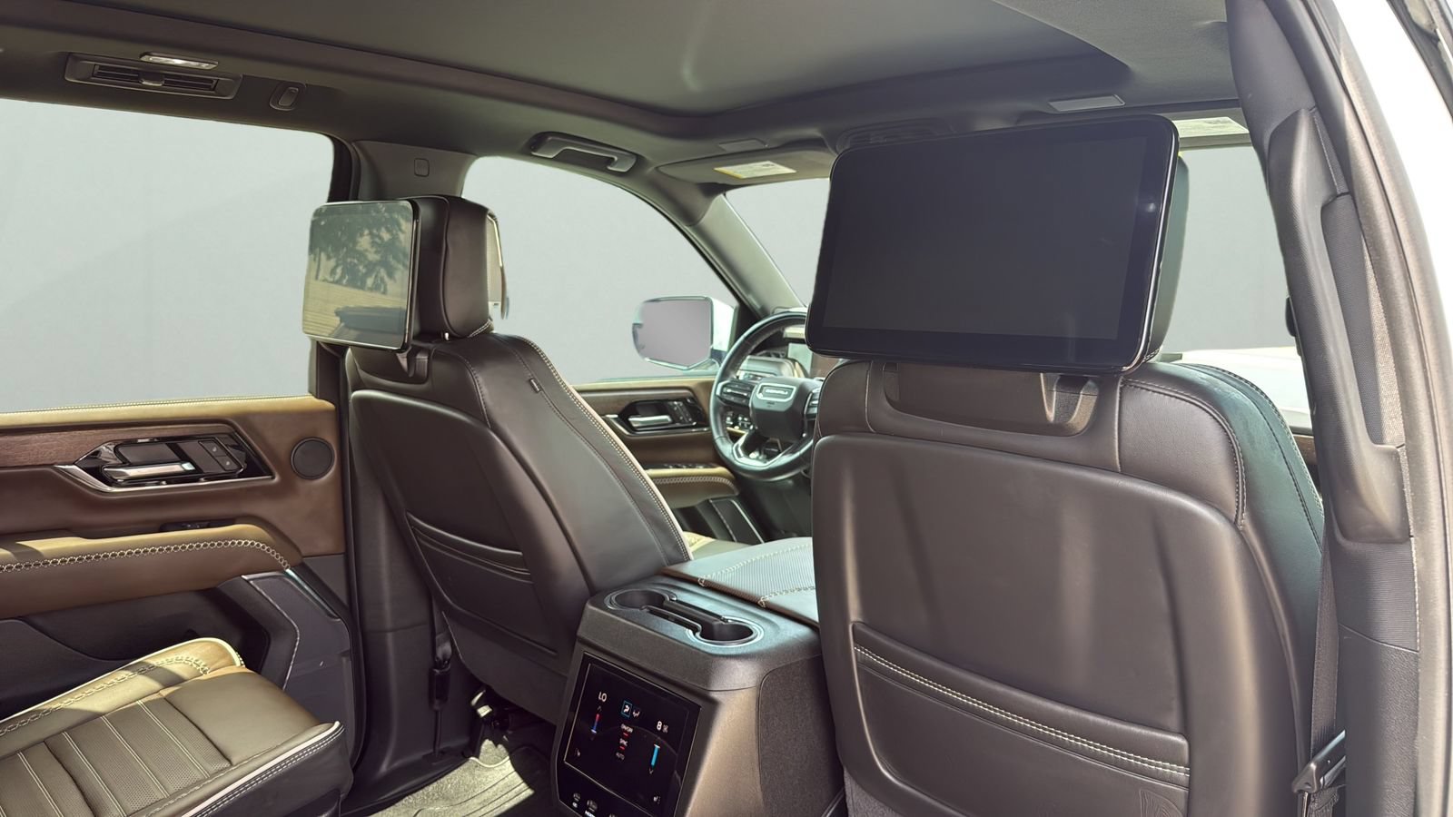 Used 2025 GMC Yukon Denali Ultimate AWD/4WD image 29