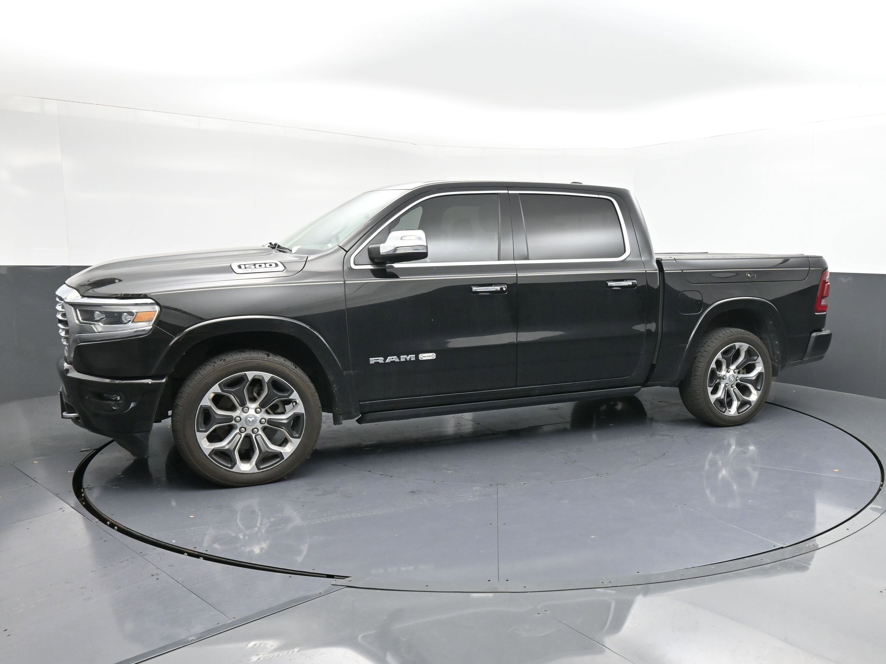 Used 2022 RAM 1500 Limited image 1