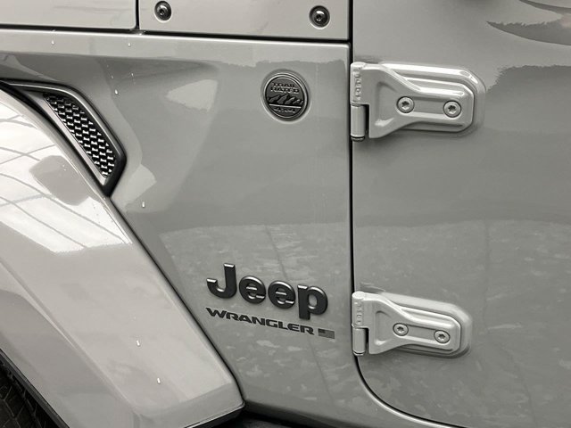 Used 2023 Jeep Wrangler Unlimited Sahara AWD/4WD image 30