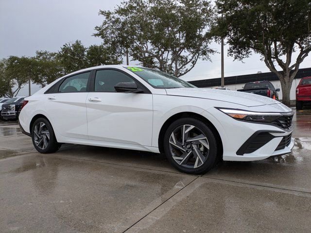 Used 2025 Hyundai Elantra Sport image 7
