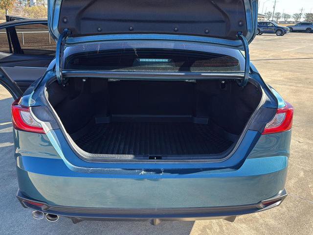 Used 2025 Toyota Camry SE w/ Convenience Package image 24