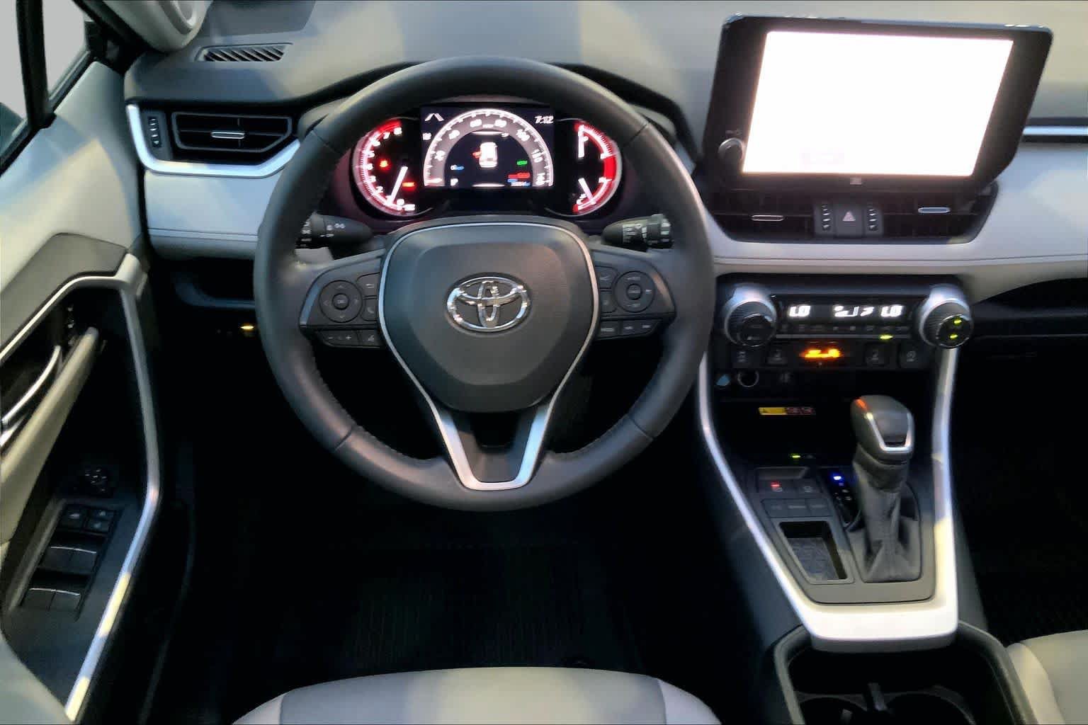 Used 2023 Toyota RAV4 XLE Premium FWD image 6