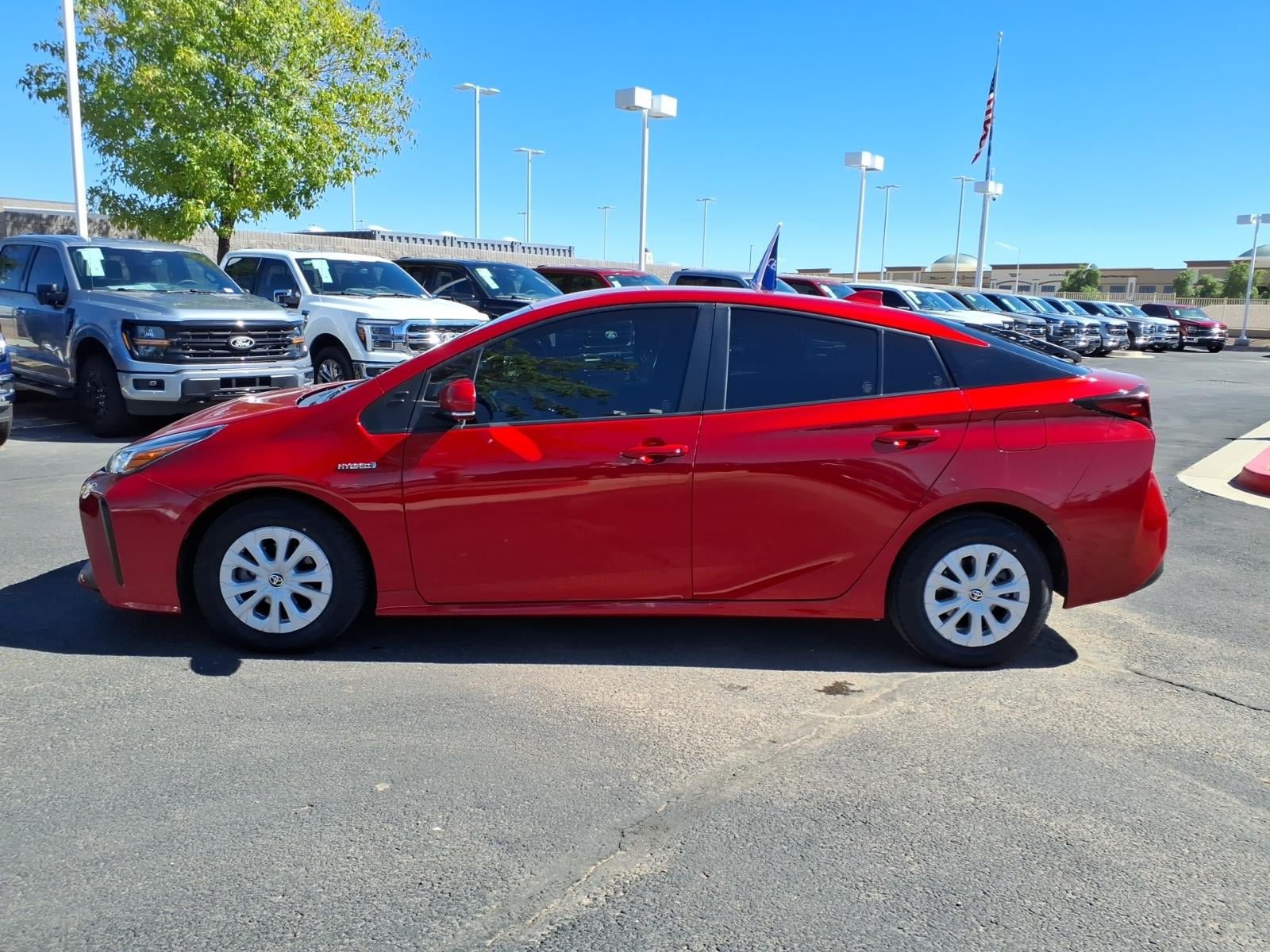 Used 2021 Toyota Prius LE w/ Carpet Mat Package (TMS) FWD image 7