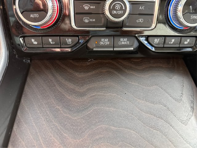 Used 2023 GMC Yukon XL Denali AWD/4WD image 23