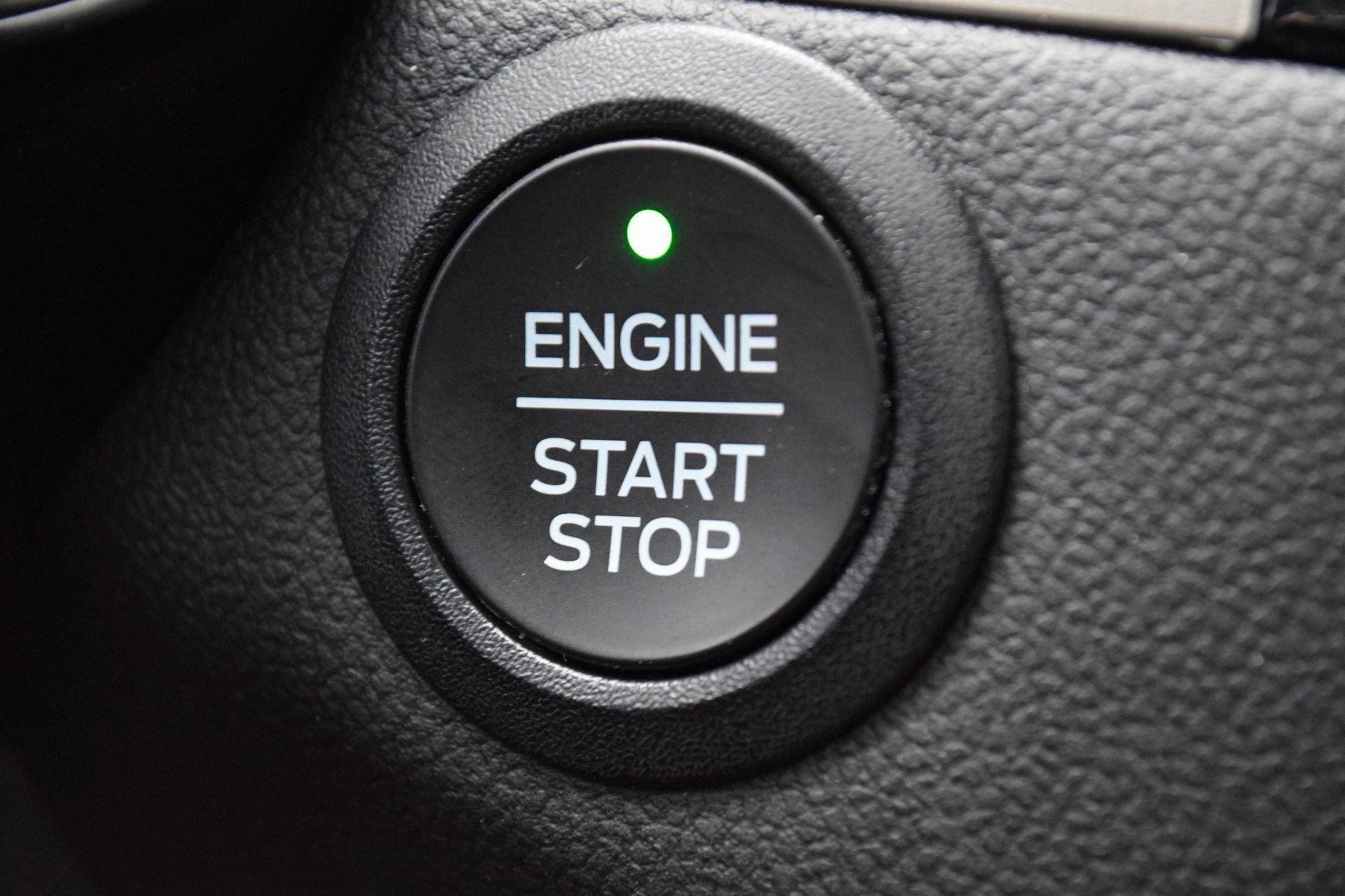 Certified 2022 Ford Escape SE w/ SE Sport Appearance Package image 16