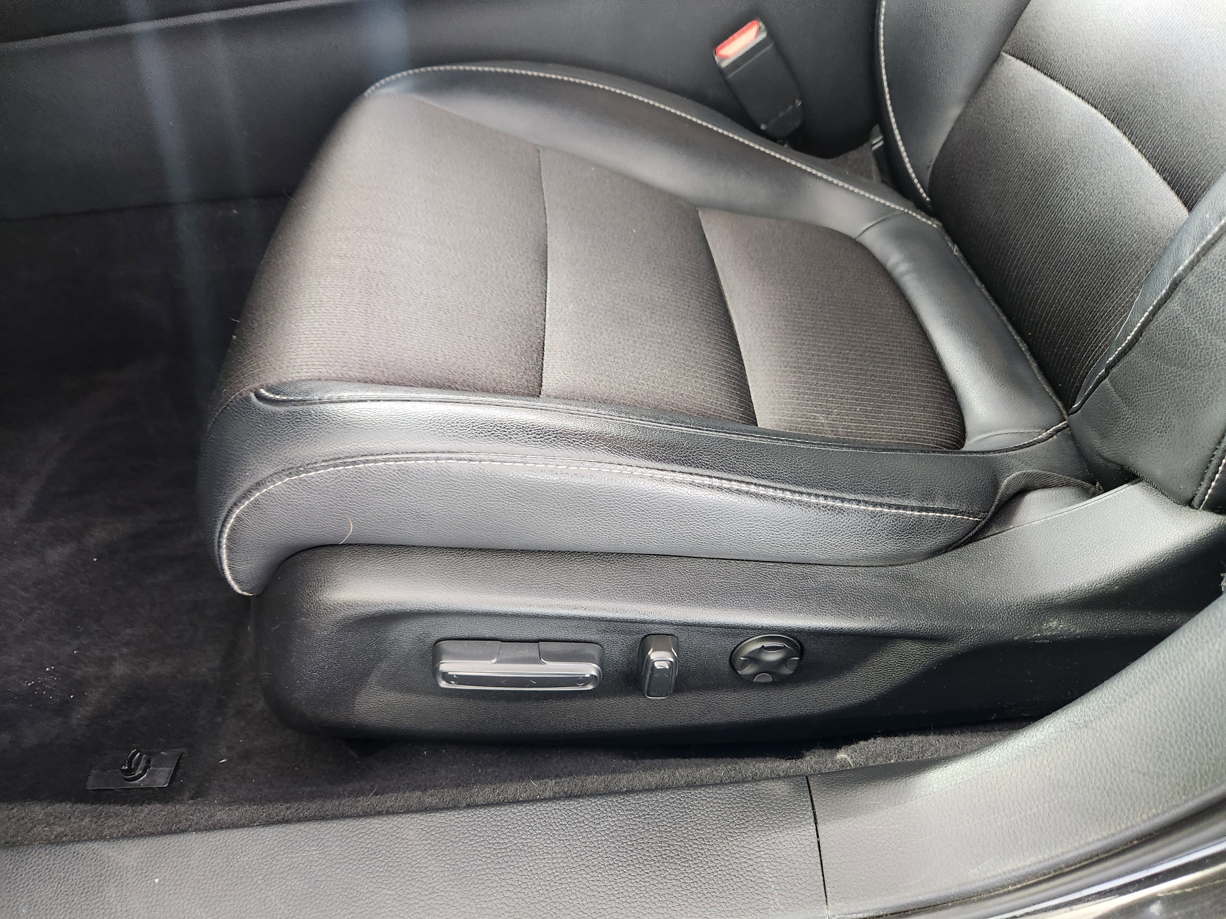 Used 2018 Honda Accord Sport image 13