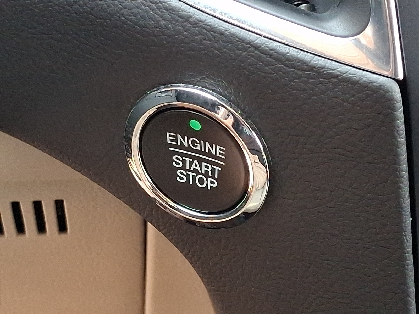 Certified 2022 Ford Edge Titanium AWD/4WD image 24