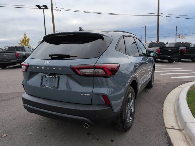 Certified 2025 Ford Escape ST-Line Select w/ Tech Pack #1 AWD/4WD image 5