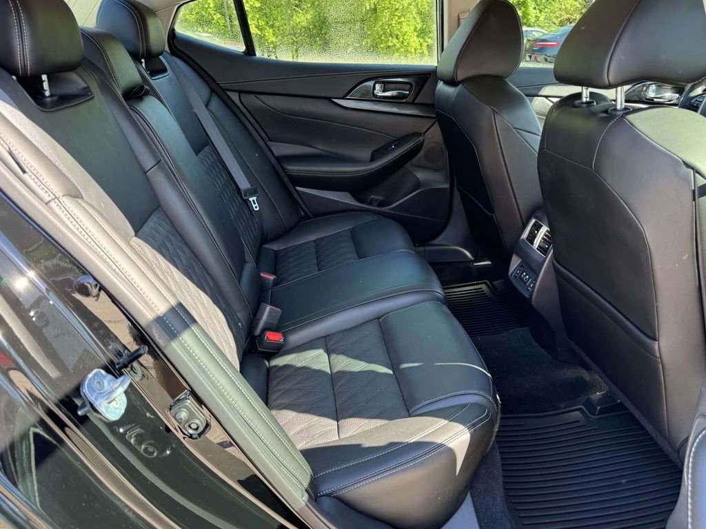 Used 2023 Nissan Maxima Platinum w/ Sport Mat Group FWD image 14