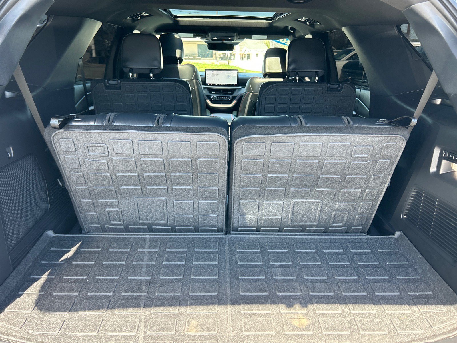 Certified 2025 Ford Explorer ST AWD/4WD image 18