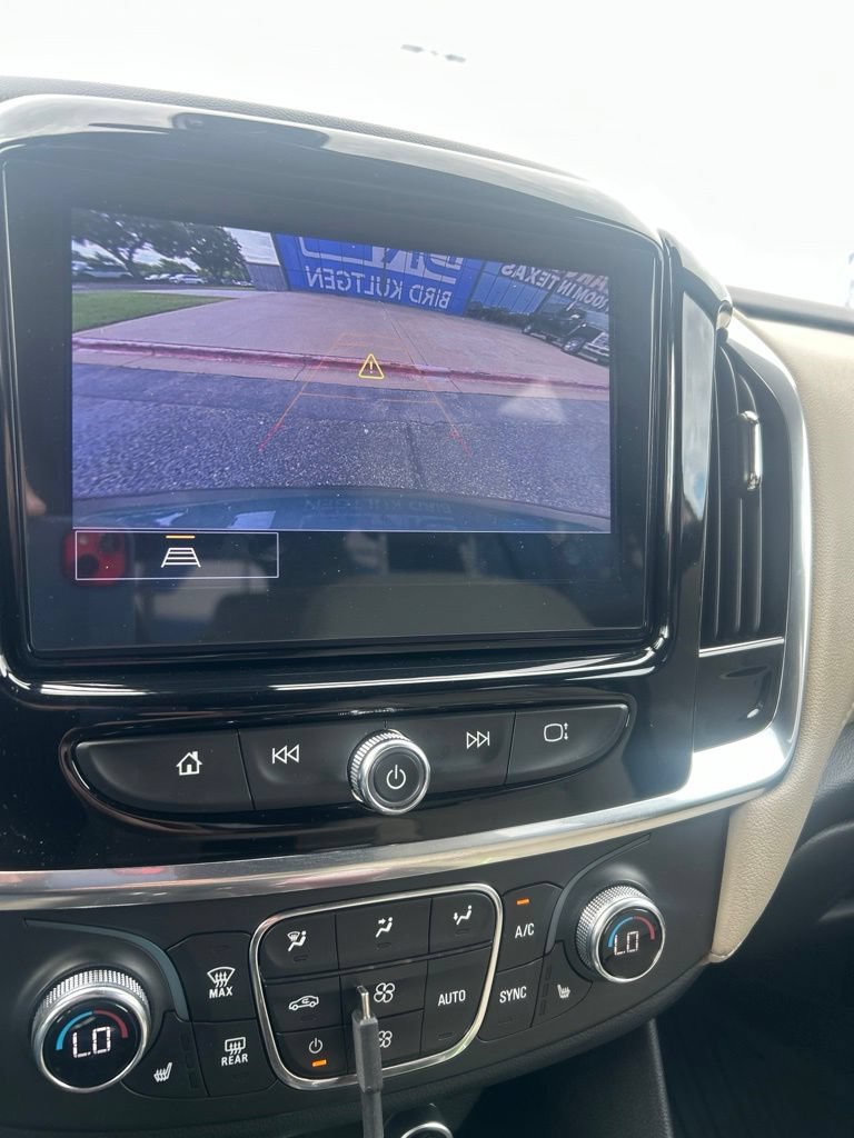 Used 2023 Chevrolet Traverse LT FWD image 7