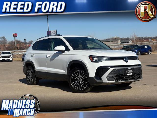 Used 2025 Volkswagen Taos SE image 1