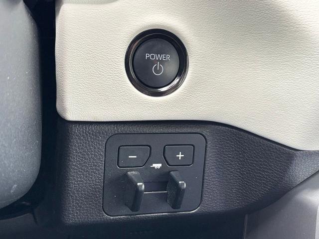 Used 2025 Toyota Sequoia Capstone AWD/4WD image 27