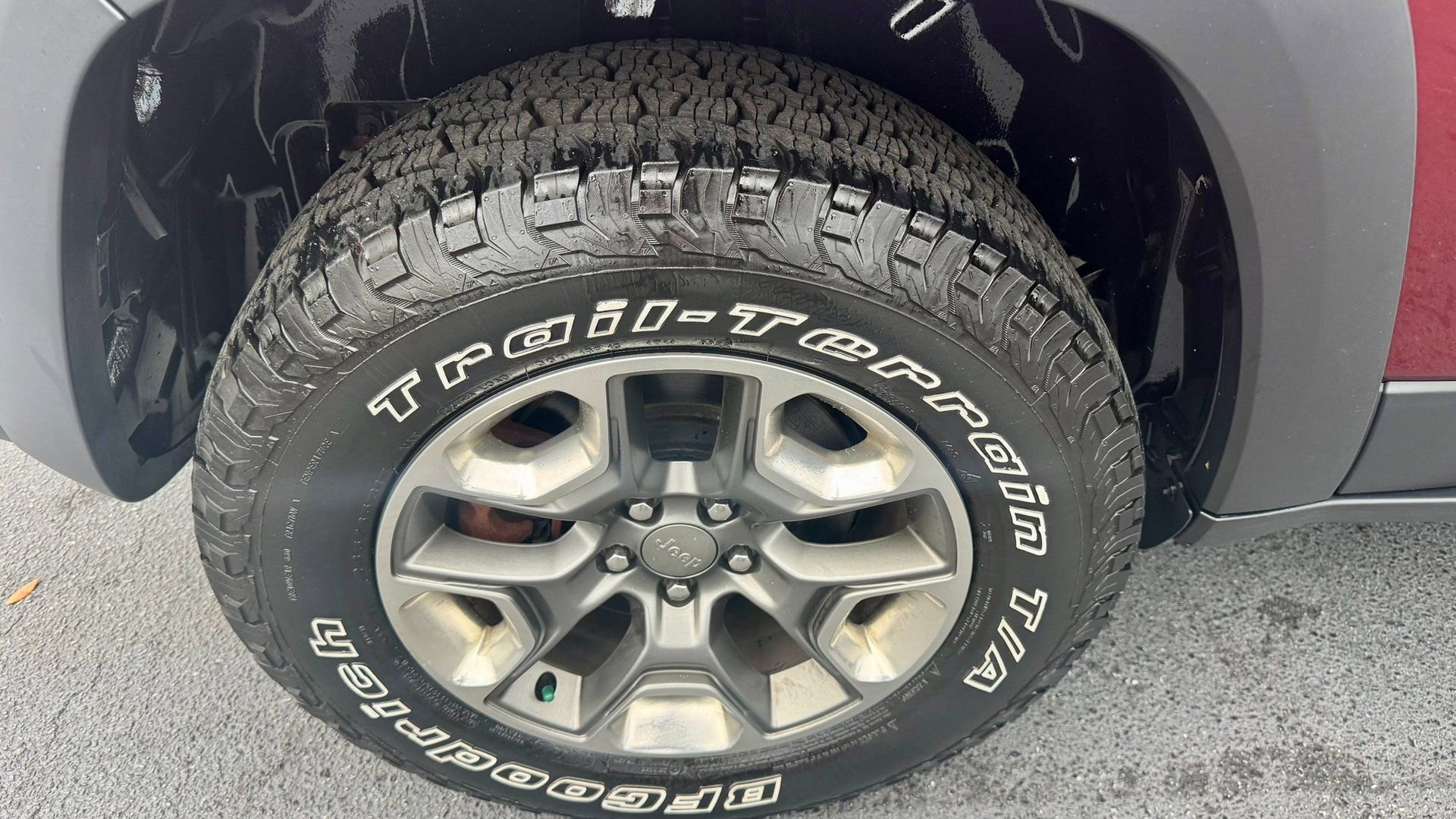 Used 2019 Jeep Cherokee Trailhawk w/ Cold Weather Group image 9