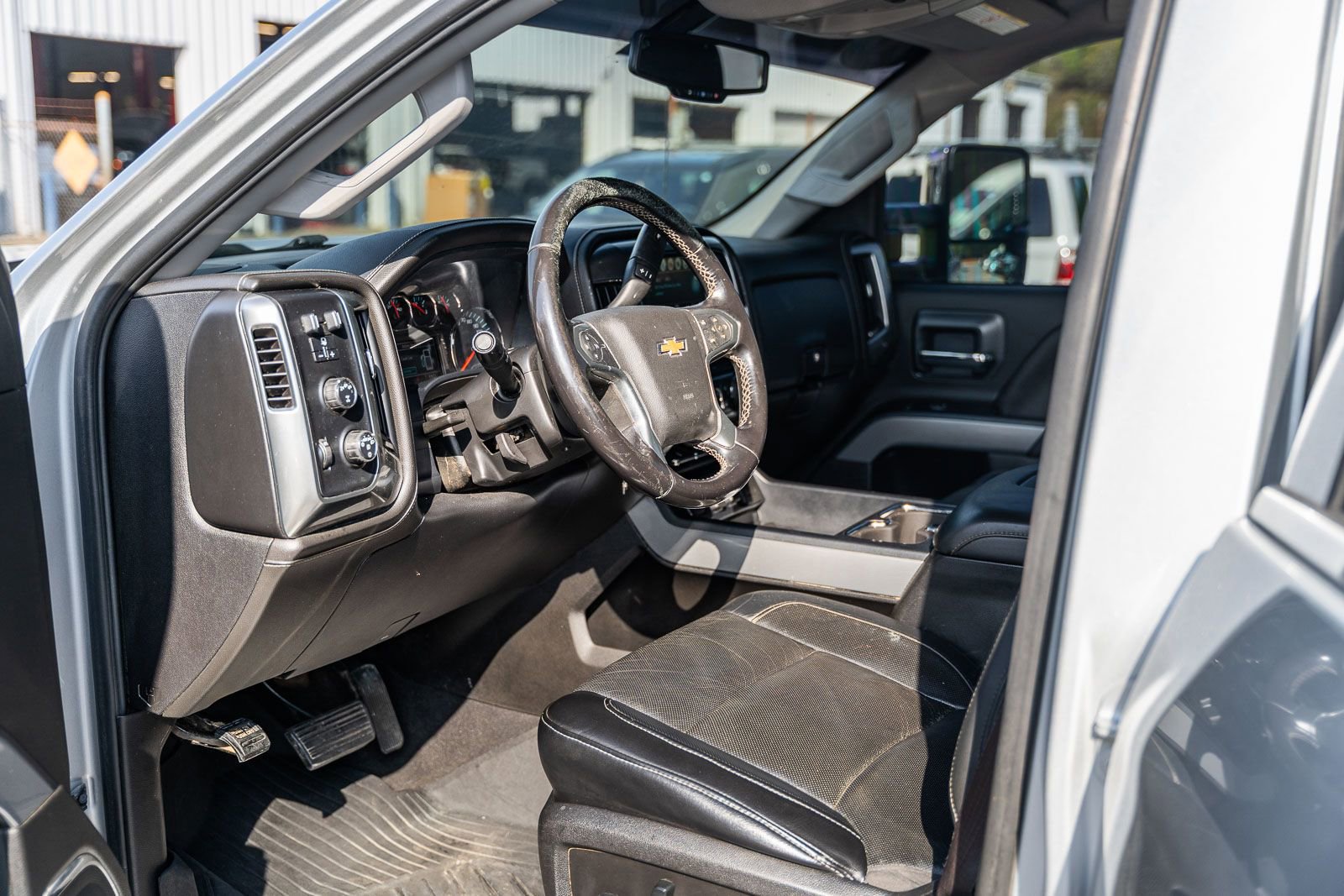 Used 2019 Chevrolet Silverado 2500 LTZ w/ Silverado HD Tribute Edition image 16