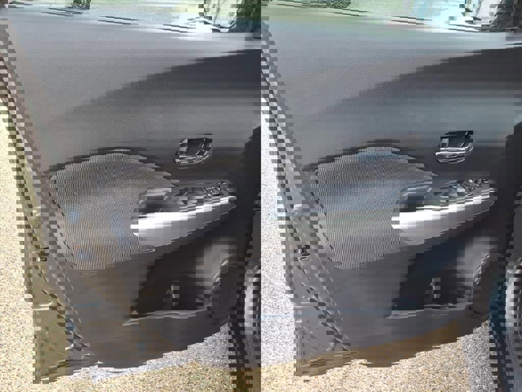 Used 2018 Nissan Kicks SV image 13