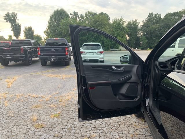 Certified 2025 Ford Escape ST-Line Select AWD/4WD image 21