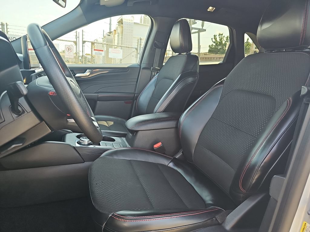 Certified 2025 Ford Escape ST-Line Select AWD/4WD image 15