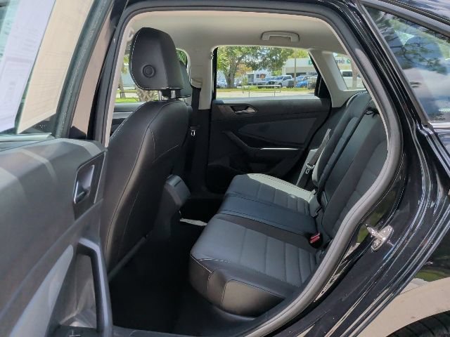 Used 2025 Volkswagen Jetta SE FWD image 16