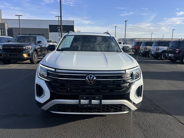 Used 2024 Volkswagen Atlas Peak Edition SE AWD/4WD image 2