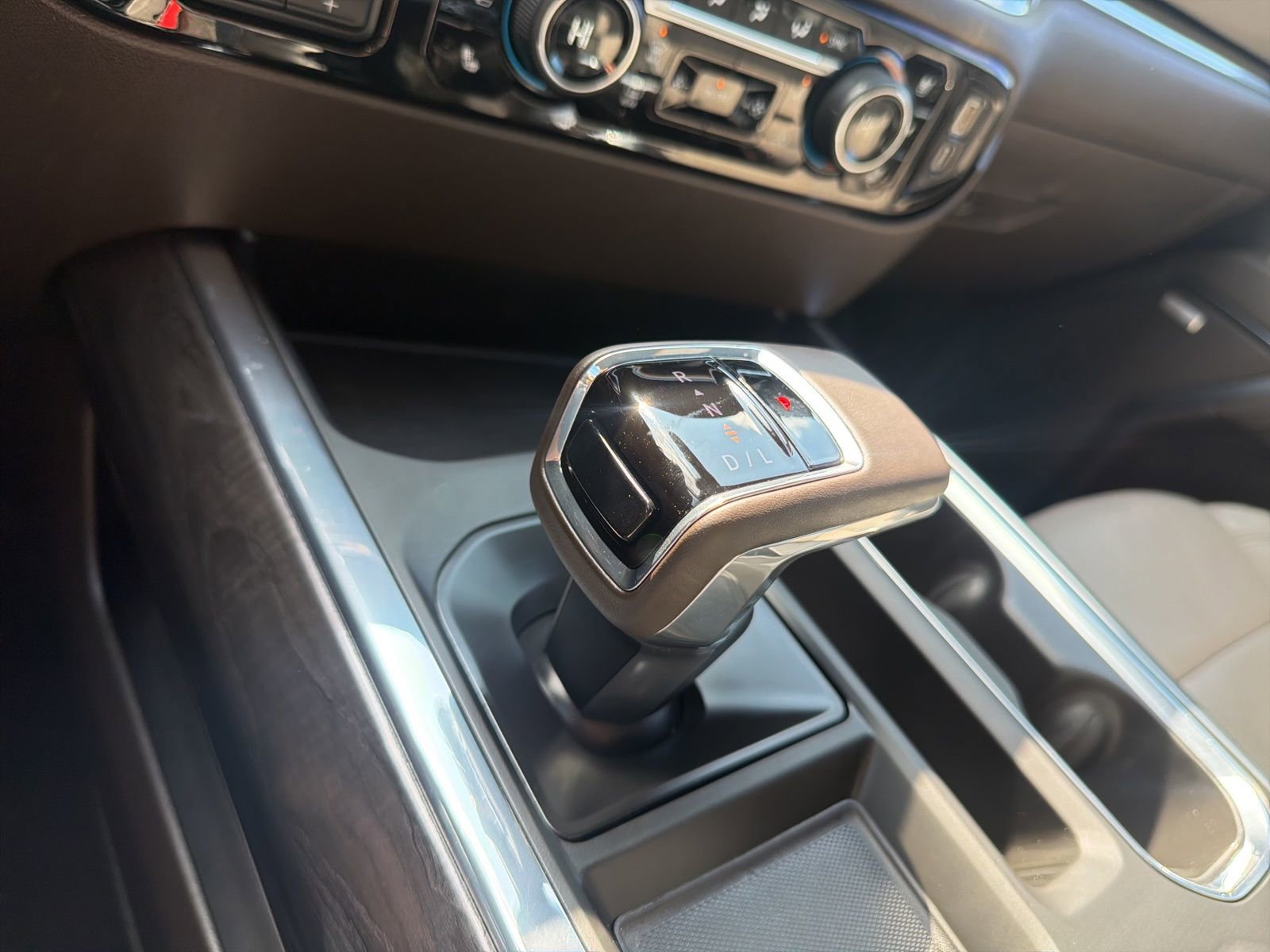 Used 2024 Chevrolet Silverado 1500 LTZ AWD/4WD image 16