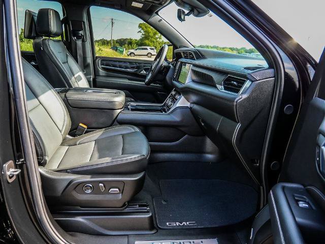 Used 2024 GMC Yukon Denali w/ Advanced Technology Package AWD/4WD image 15
