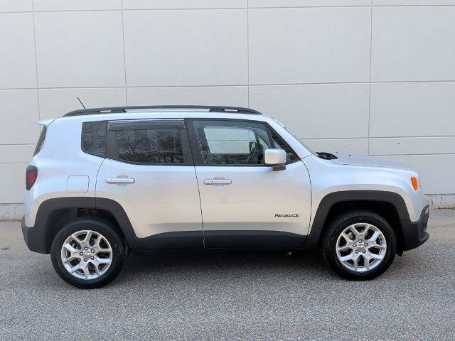 Used 2017 Jeep Renegade Latitude image 2