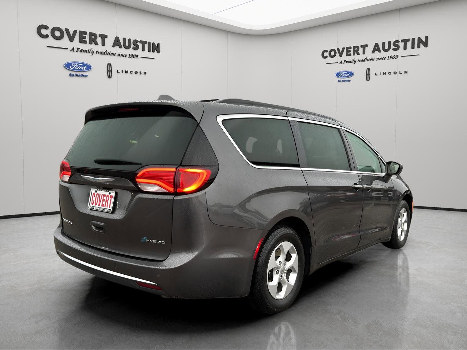 Used 2018 Chrysler Pacifica Touring Plus image 5