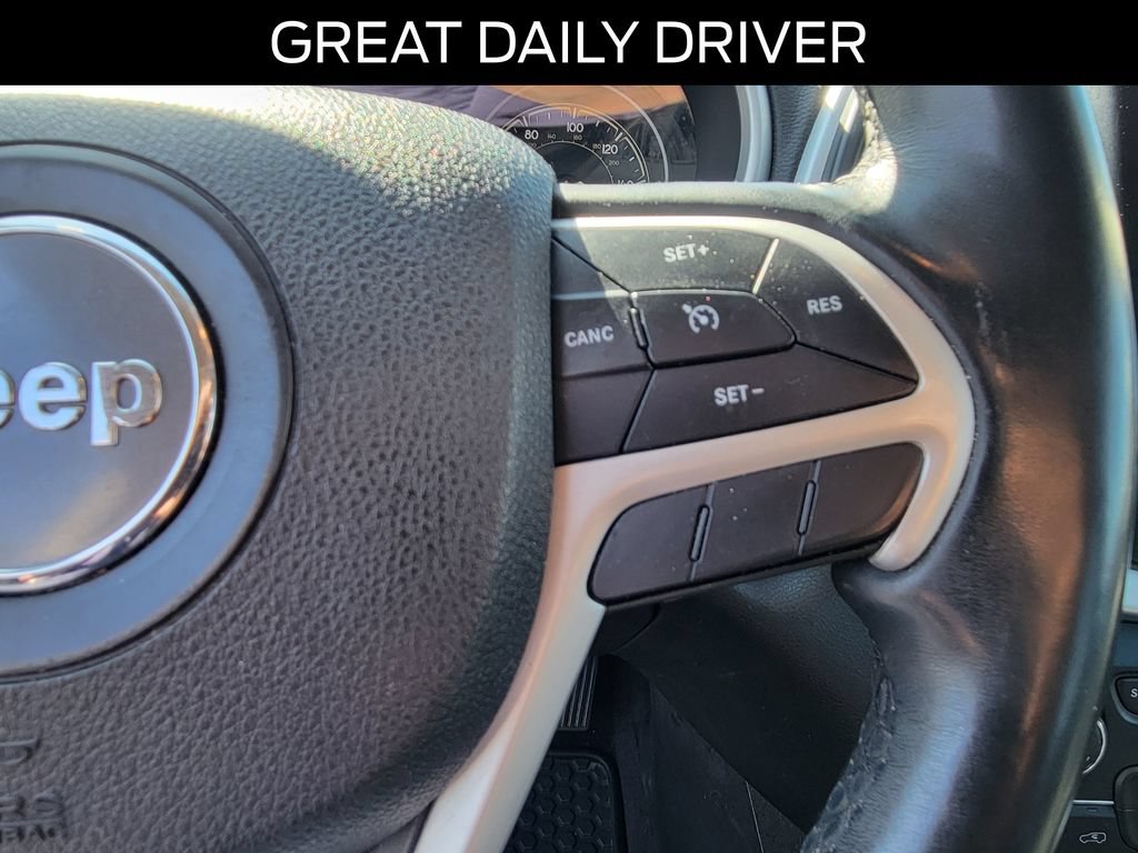 Used 2018 Jeep Cherokee Latitude Plus w/ Cold Weather Group AWD/4WD image 23