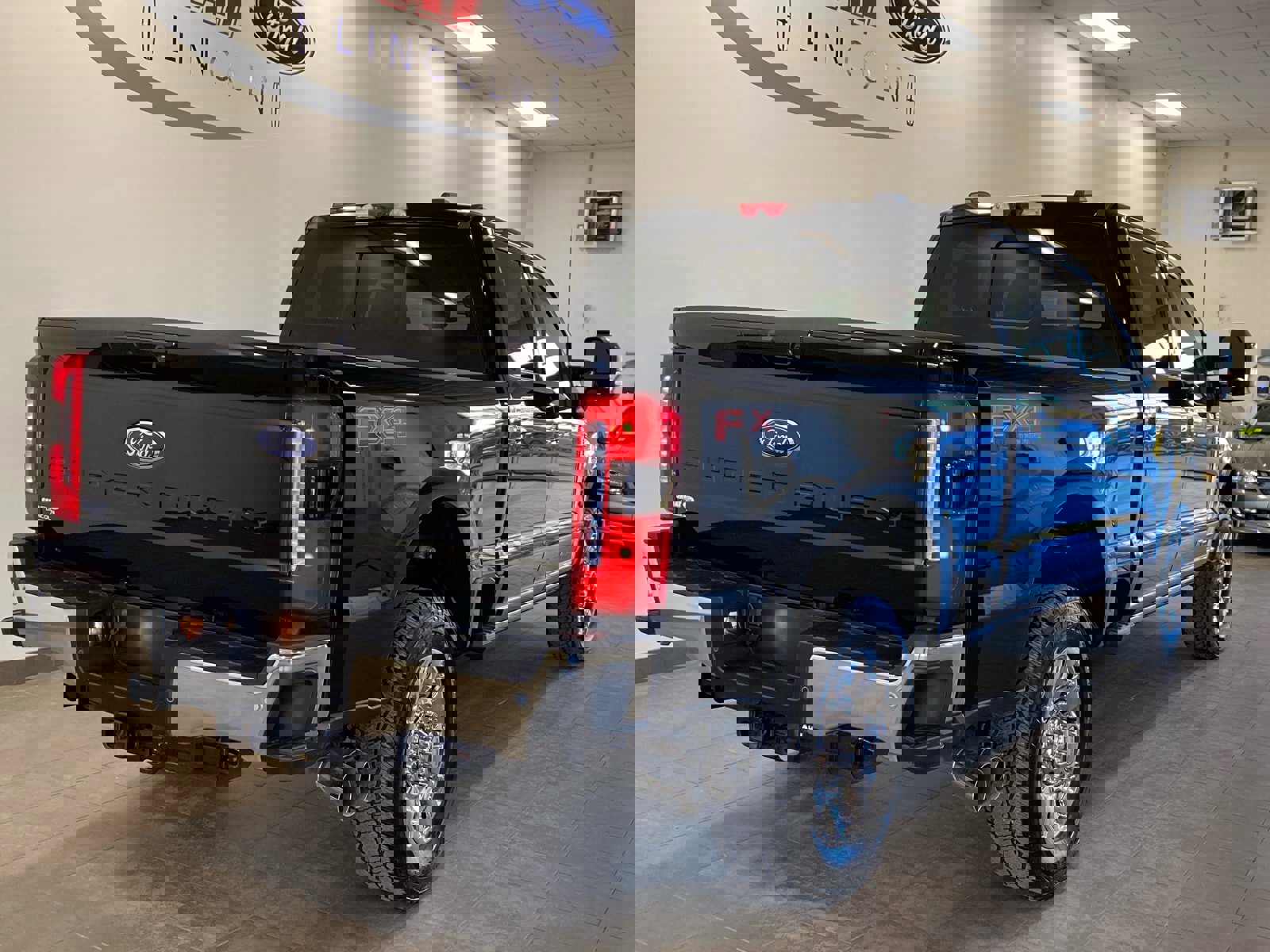 Certified 2025 Ford F350 Lariat w/ Lariat Ultimate Package image 7