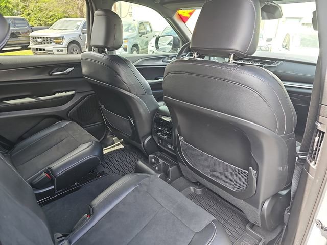 Used 2024 Jeep Grand Cherokee L Altitude AWD/4WD image 13