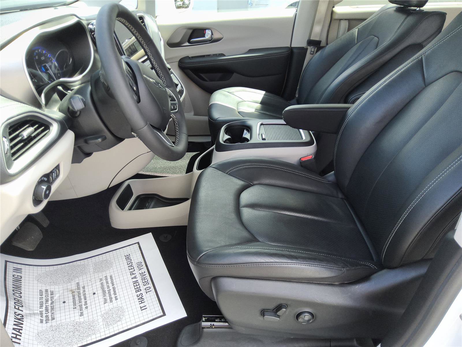 Used 2022 Chrysler Pacifica Touring-L AWD/4WD image 16
