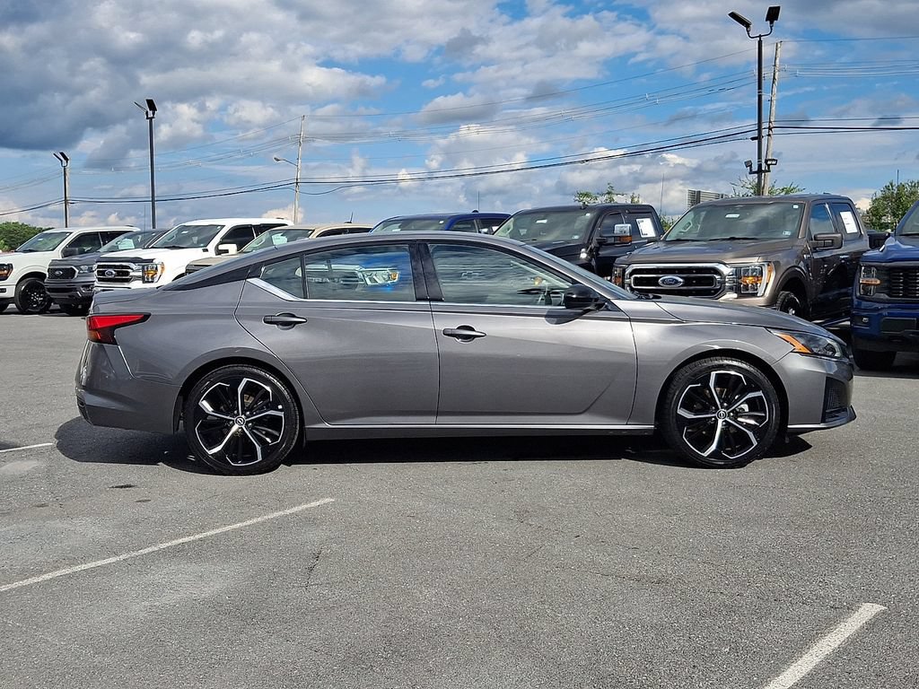 Used 2025 Nissan Altima 2.5 SR FWD image 7