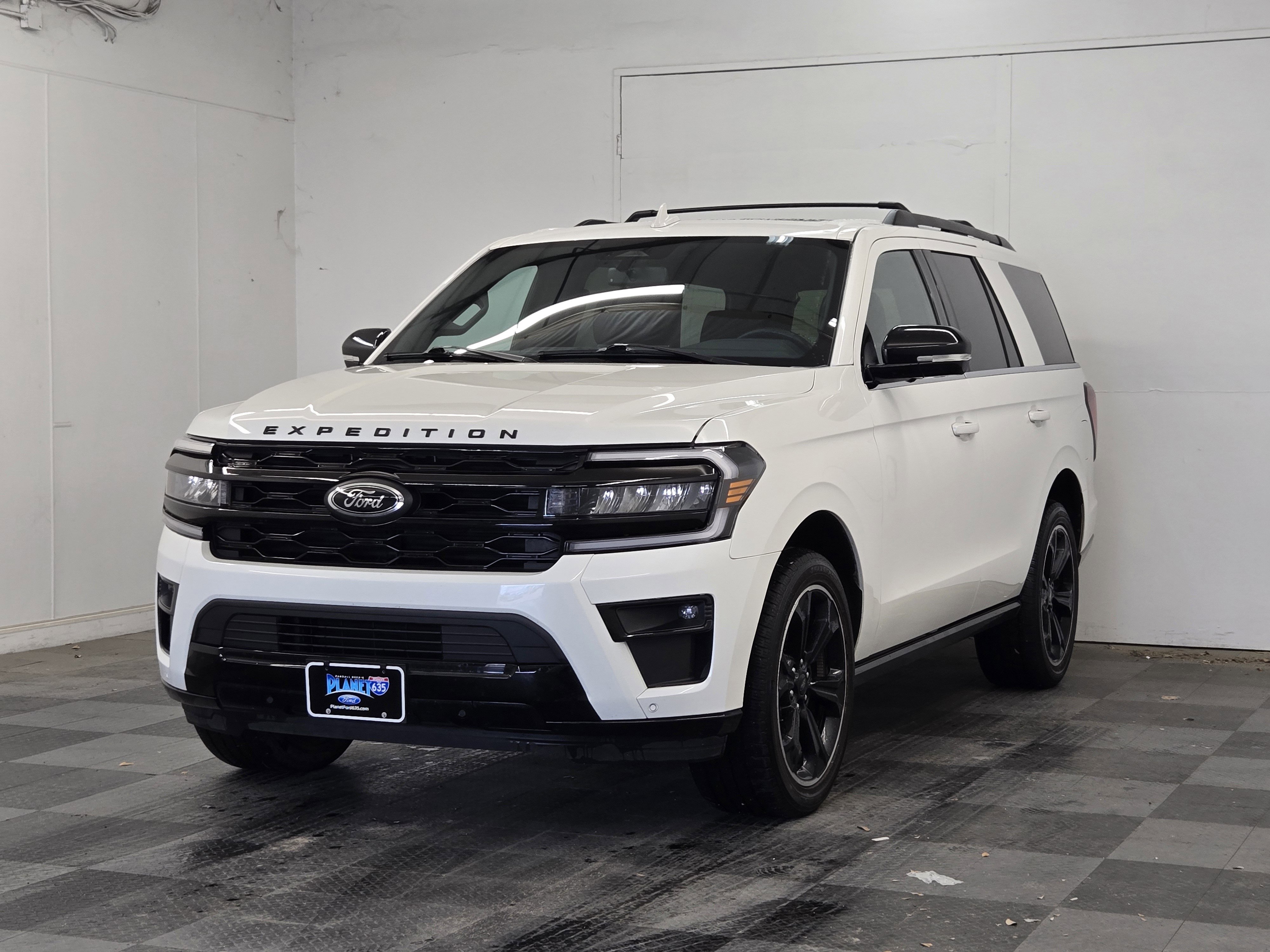 Certified 2024 Ford Expedition Limited AWD/4WD image 4