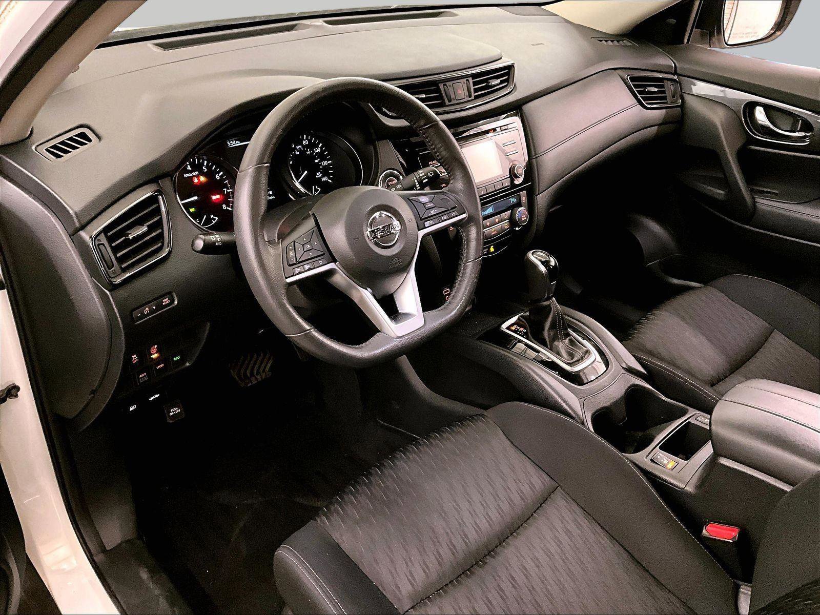 Used 2017 Nissan Rogue SV AWD/4WD image 12
